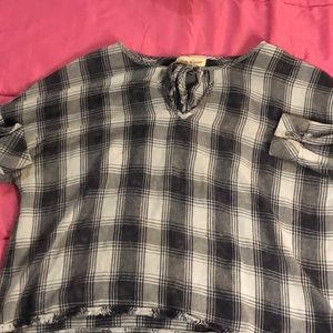 I am selling a woman’s cloth & stone plaid top